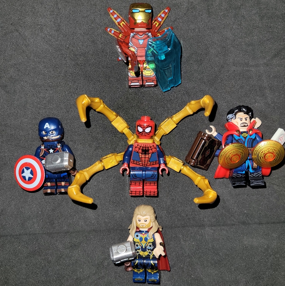 New Spiderman, CaptainAmerica, Ironman, Thor & Dr Strange mini figure set